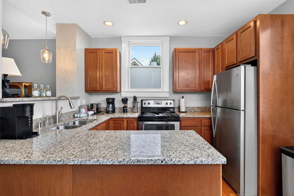 Kitchen: This bright, functional kitchen provides a comfortable space for brewing coffee, preparing meals, and keeping everyone fueled throughout the stay.