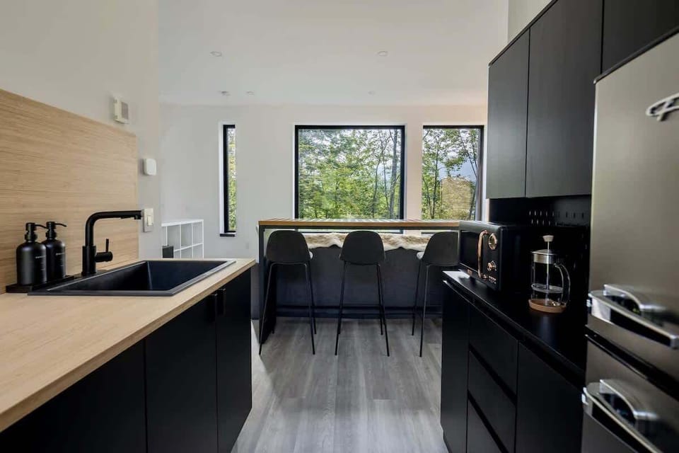Dining Room: Every meal with a view.
