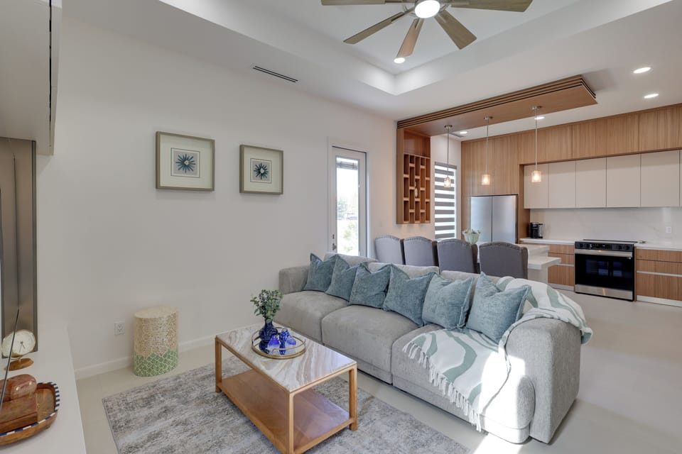 Living Room | Smart TV
