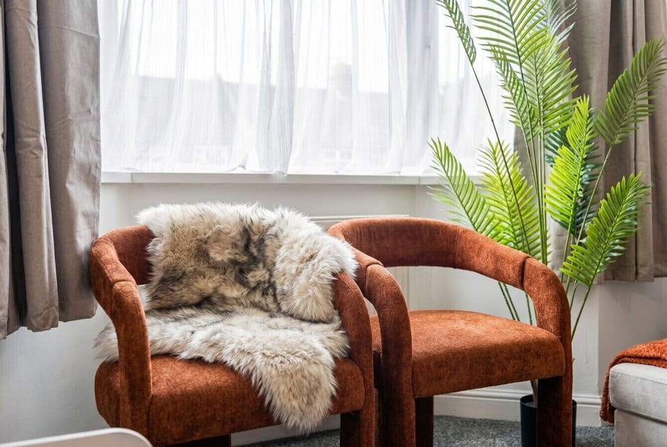 Copy of 06 - Living - bay window armchairs