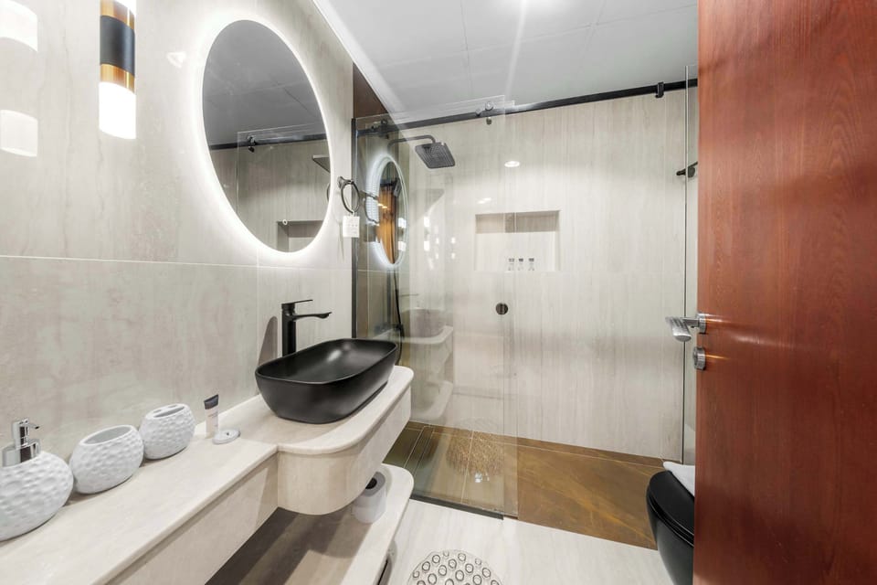 Bedoom 1 - Ensuite Bathroom