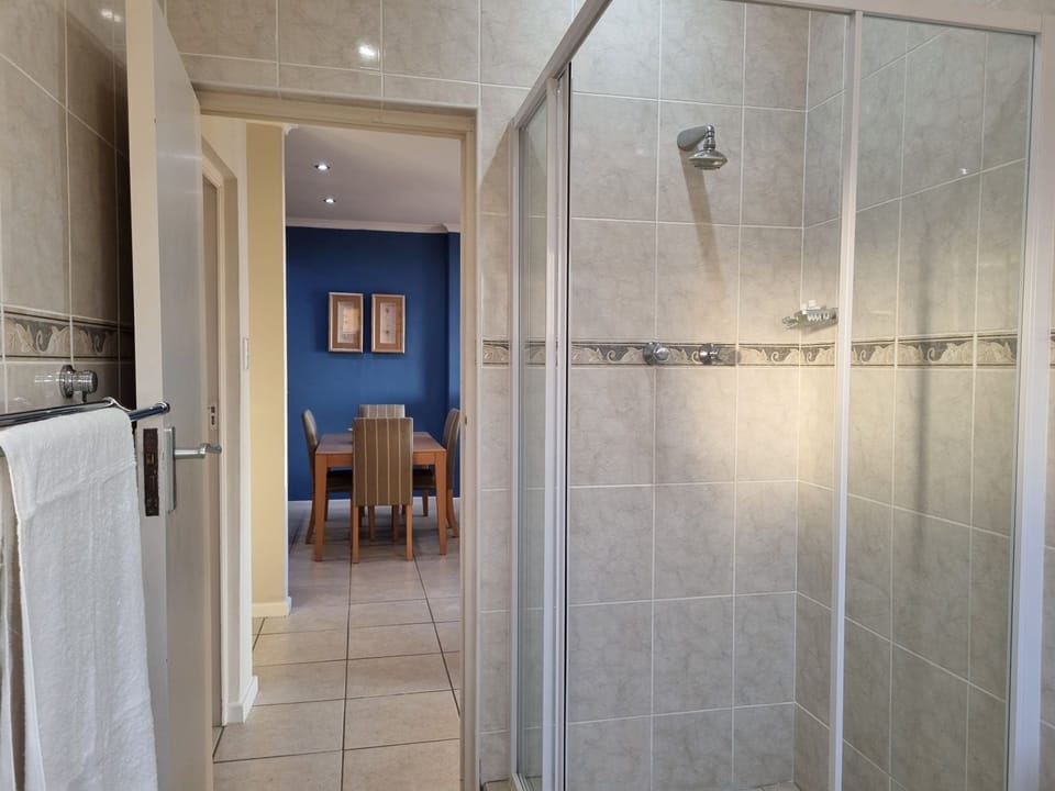 Guest bathroom with shower