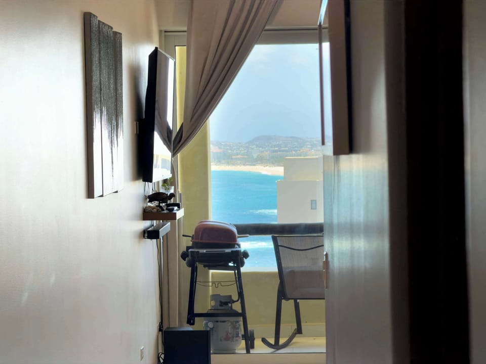 Sizzle your favorite meals while overlooking the turquoise ocean.