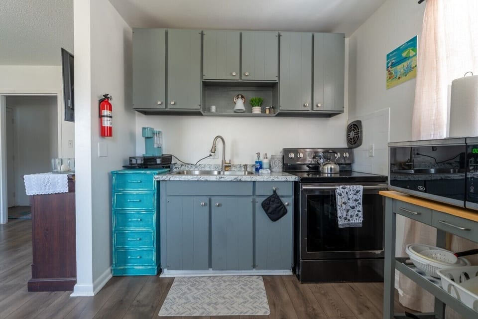 Kitchenette_Turquoise_Storage_Chest