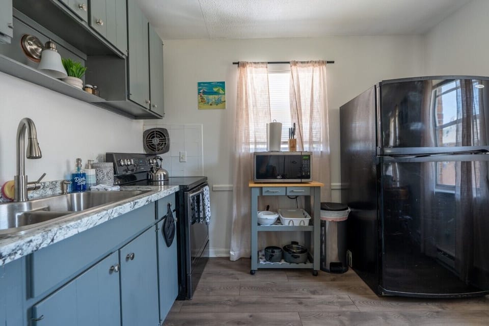 Kitchen_Fridge_Stove_Microwave_Cart
