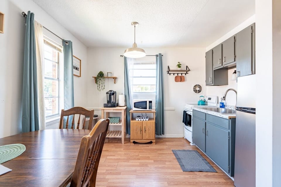 21-kitchen-dining-area