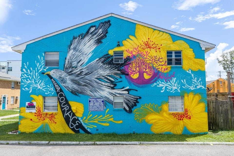 Building_Mural_Honor_Courage_02