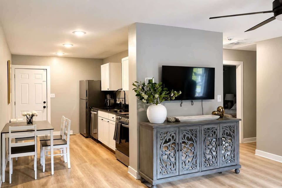 Unit B - kitchen with dining nook