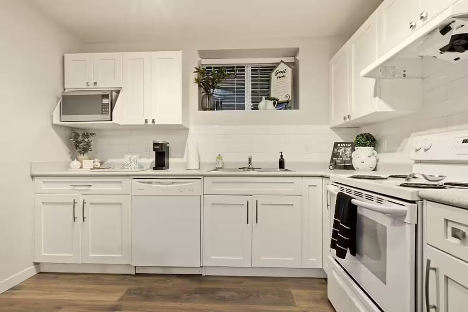 microwave, kitchen, indoor, coffee and or coffee maker, kitchen, oven, stovetop