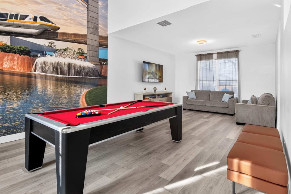 After a busy day exploring Orlando, gather around the comfortable sofas to enjoy your favorite movie on the large Smart TV, challenge each other to a friendly game of pool, or simply relax beneath the impressive Walt Disney World mural.