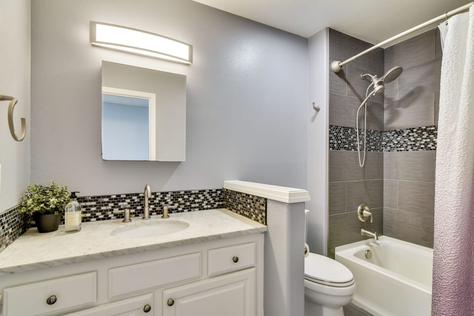 Bathroom | 2nd Floor