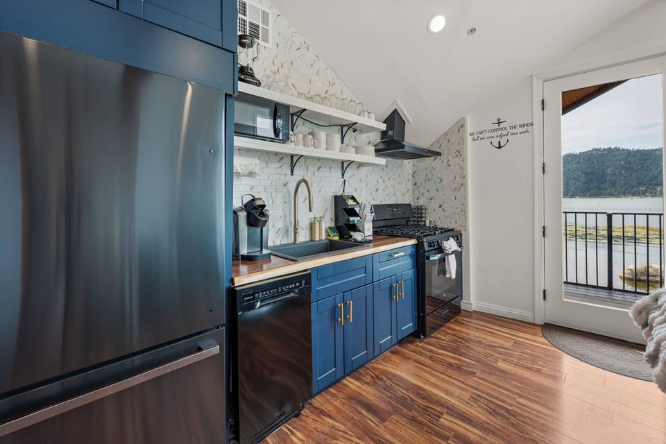 Kitchen - Full Kitchen with all of the essentials for a great family meal