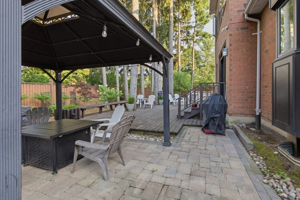 Backyard Patio & Gazebo Seating
