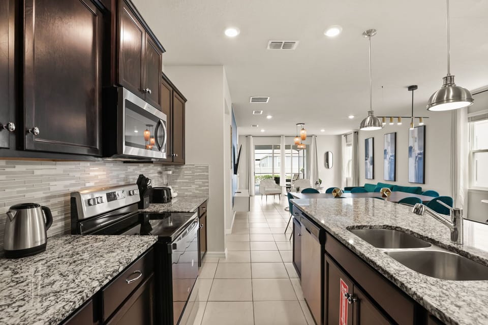 3409 Lilac Way (8).jpg