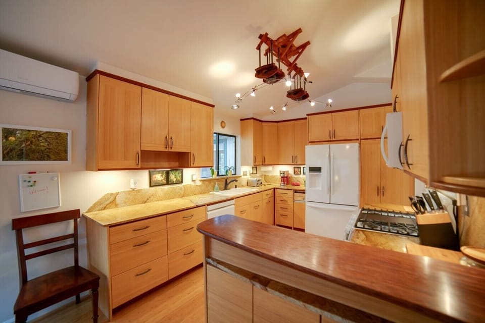 Kitchen | Wooden Cabinets | Modern Fixtures