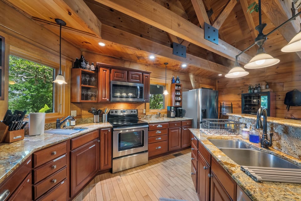 Beautiful Spacious Kitchen