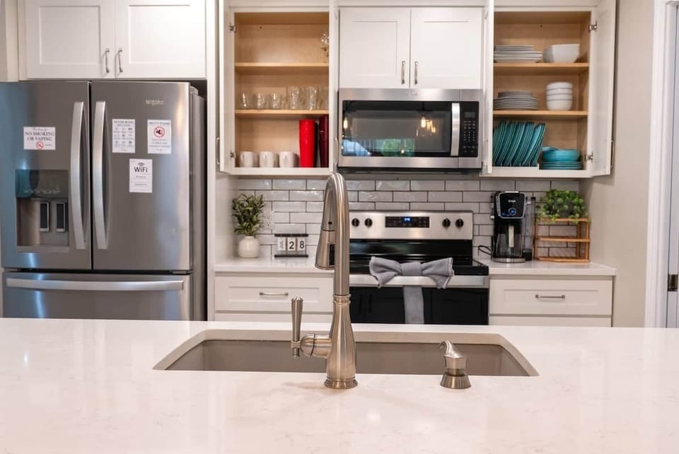 Modern Fully Equipped Kitchen