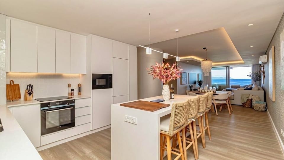 Chefs Kitchen with Luxury Appliances