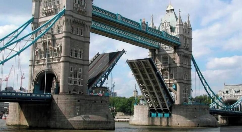 Easy transport links to see London sights like Tower Bridge  
