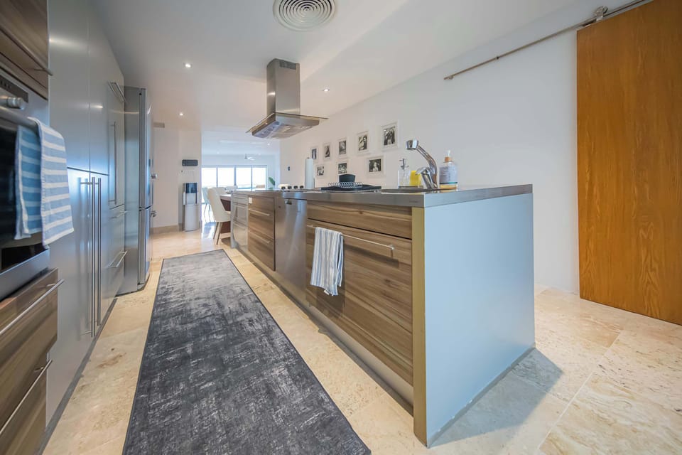 Modern, spacious loft with kitchen.