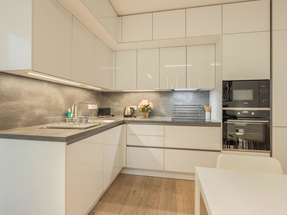 Kitchen, Countertop, Kitchen Appliance, Cabinetry, Interior Design, Wood, Flooring, Major Appliance, Furniture, Ceiling
