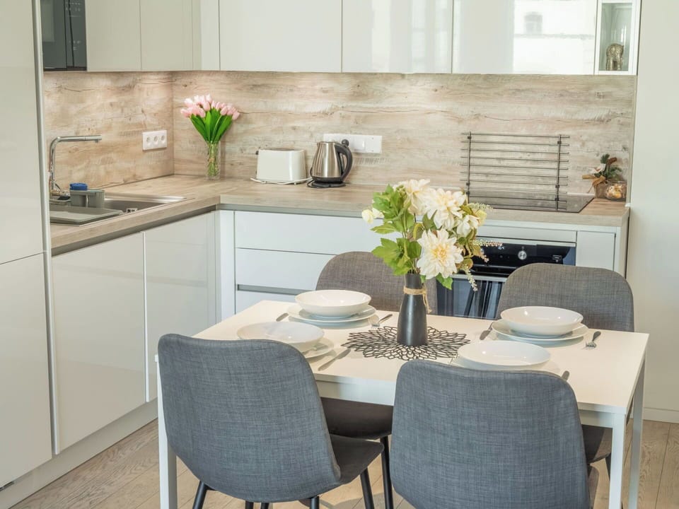 Furniture, Interior Design, Countertop, Flooring, Kitchen, Wood, Cabinetry, Kitchen Appliance, Home, Table