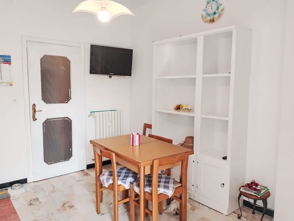 Furniture, Flooring, Floor, Wood, Interior Design, Room, Door, Table, Ceiling, Chair