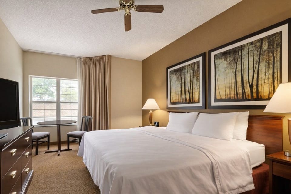 Bedroom. Interior and views may vary based on location and availability.