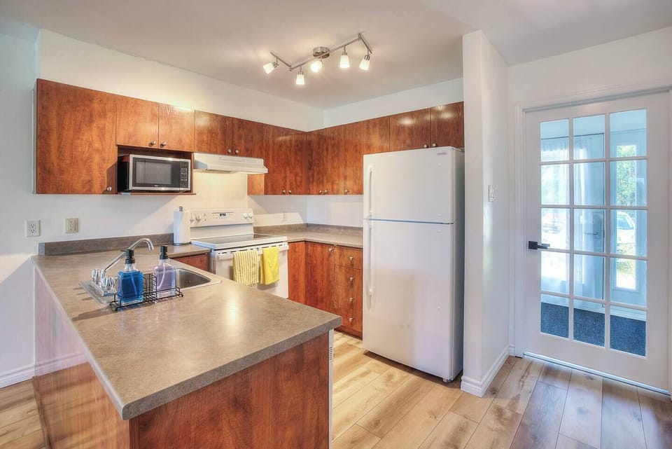Fully stocked kitchen with all the cooking tools you would need for your stay. Complimentary spices and coffee grinds are available for use.  Kitchen has a toaster, drip coffee machine and dishwasher. 