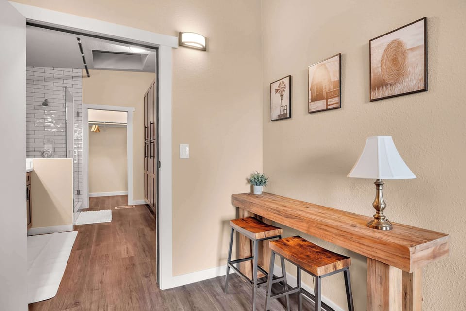 ✨ A convenient dining nook provides a comfortable spot for meals, coffee, or planning your day around San Diego.
