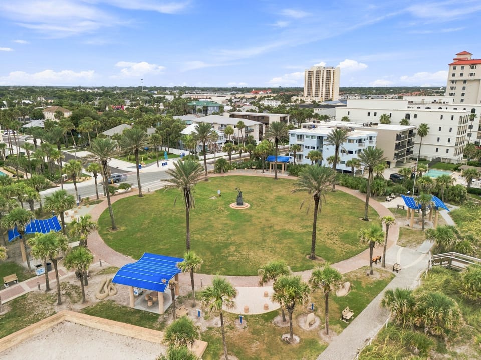 Park and beach nearby