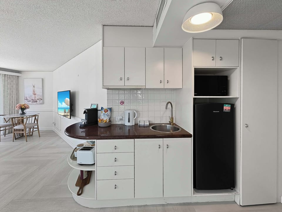 Kitchenette with Appliances