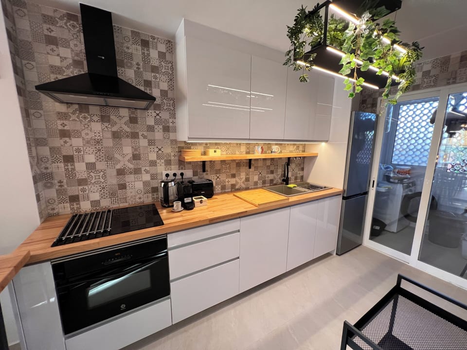 Kitchen is fully equipped with all necessary, egg preparation, and dining tools