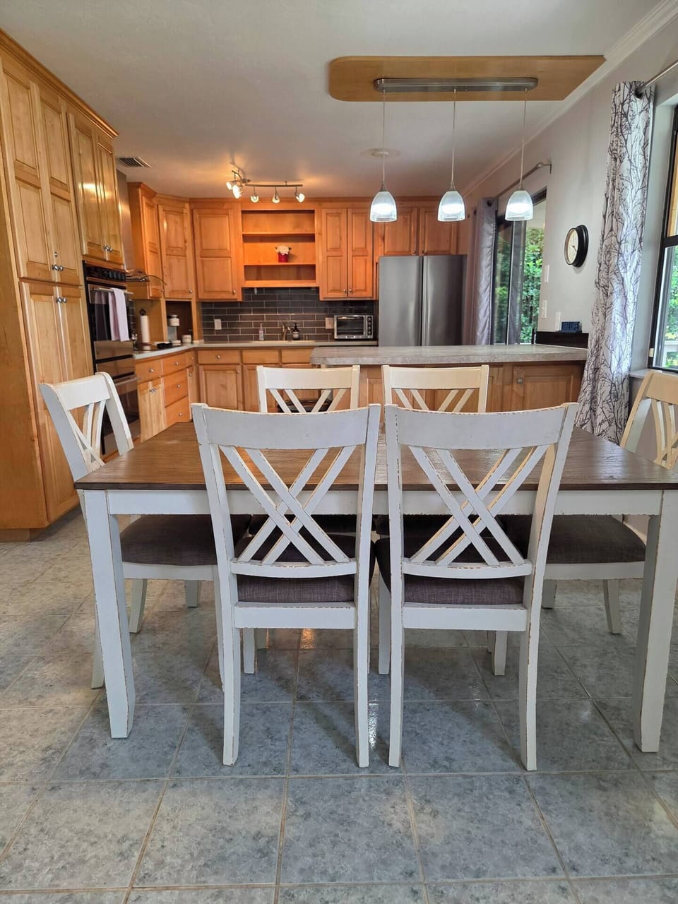Open concept flow from living room, to dining area to kitchen.