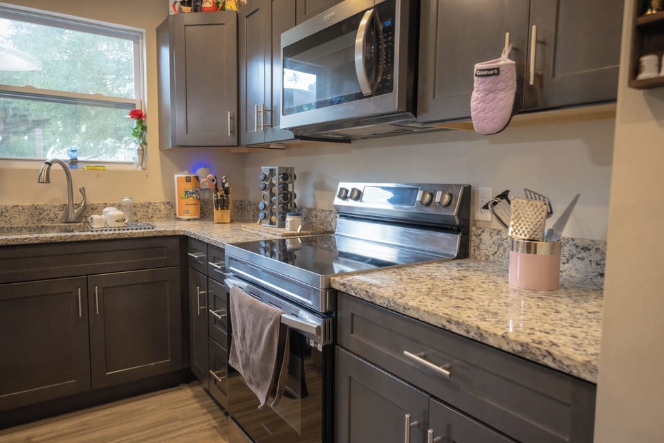 Full kitchen 