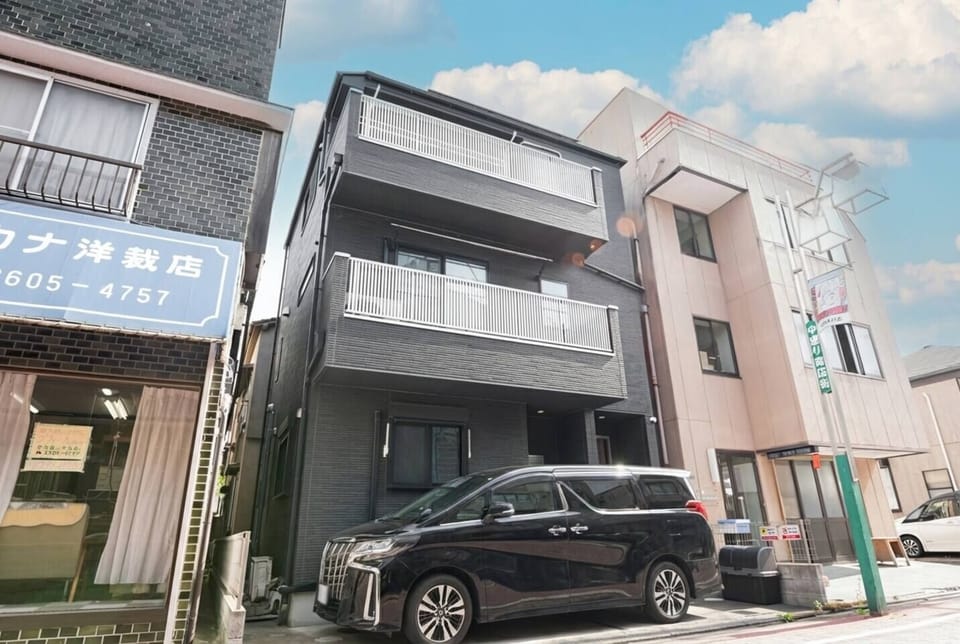 Easily Park 8 seated cars