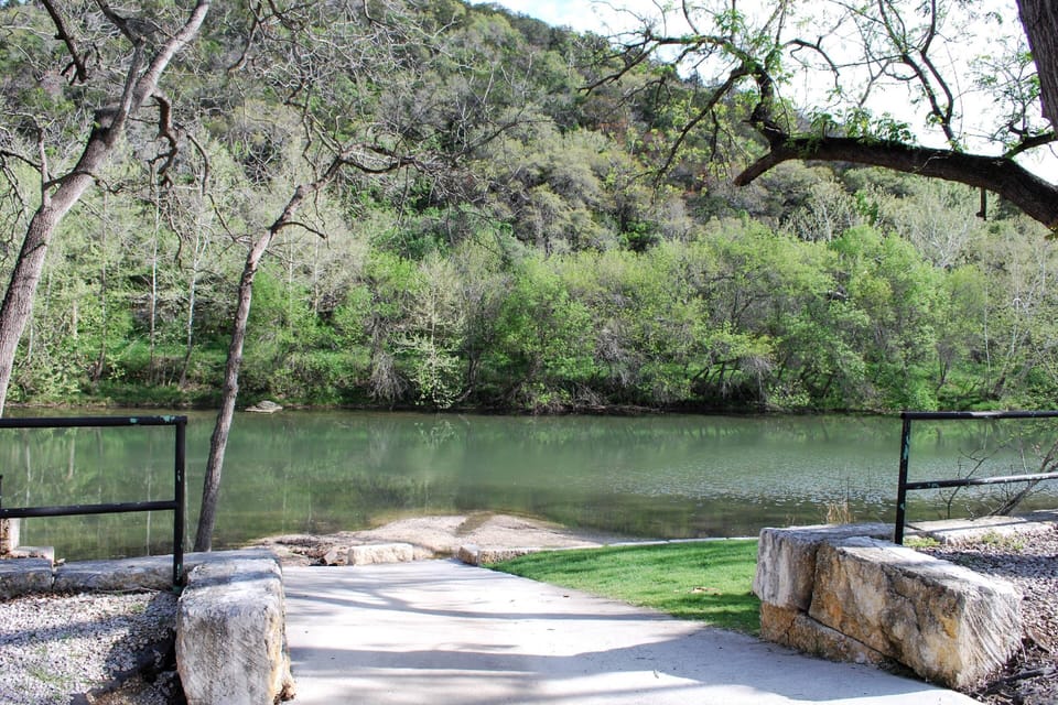 Easy Guadalupe River access just steps away, with tube rentals next door for effortless float trips.