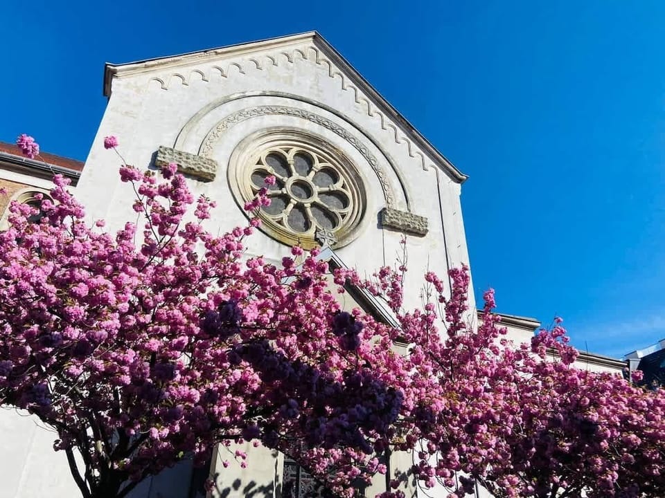 Blick auf die St. Anna Kirche vor dem Haus.