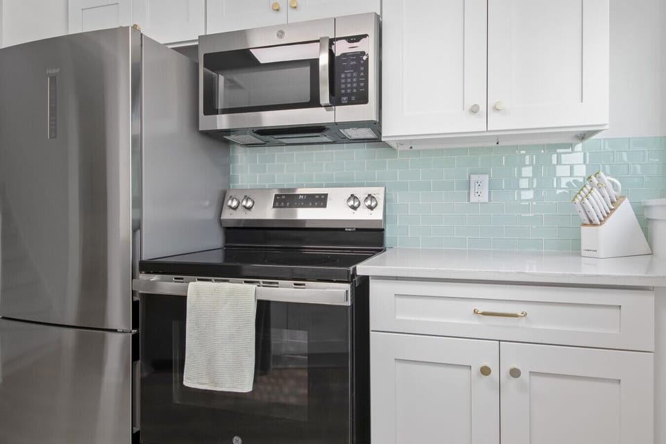 Fully Equipped Kitchen & Laundry: Convenience Meets Comfort