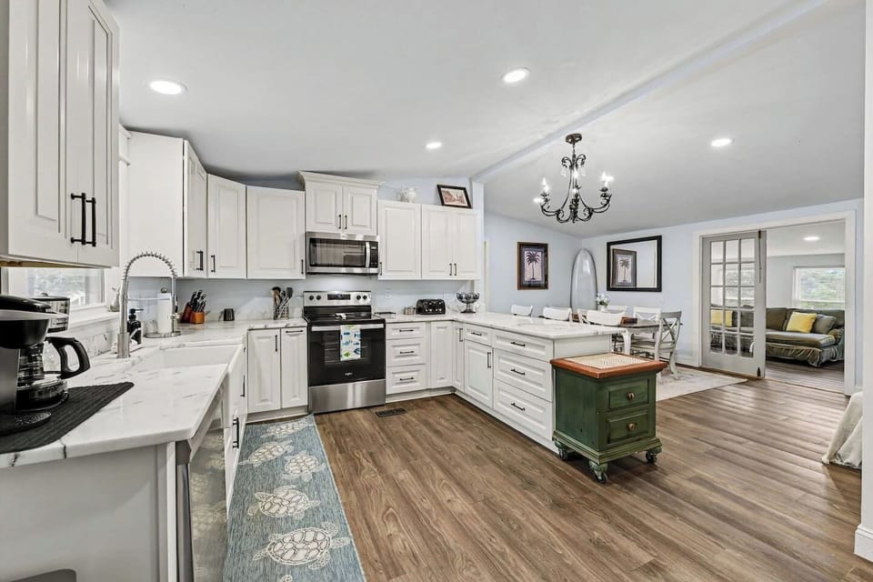 Spacious kitchen with stainless appliances, Keurig, drip coffee & farmhouse sink