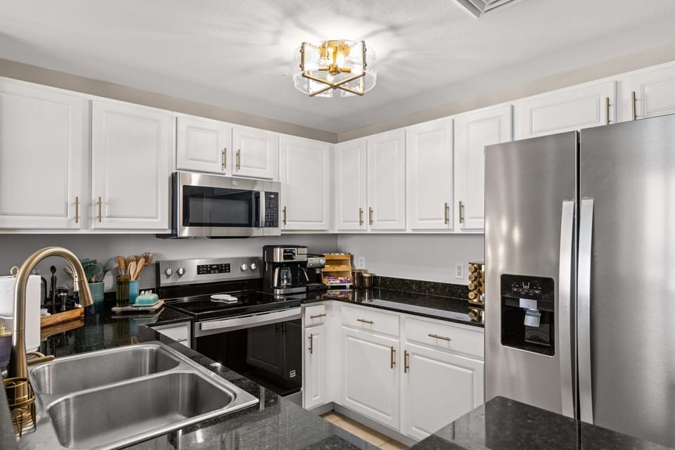 Enjoy plentiful coffee and tea amenities as well as generous spice selection
