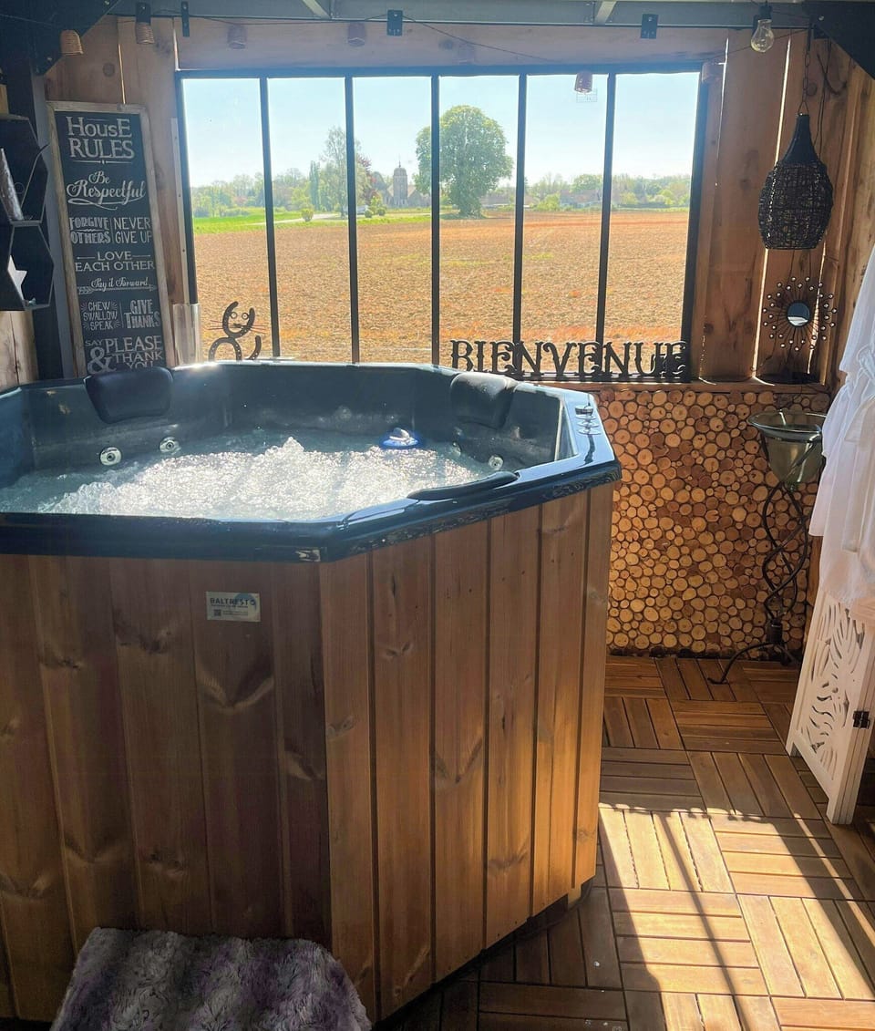 Indoor spa tub