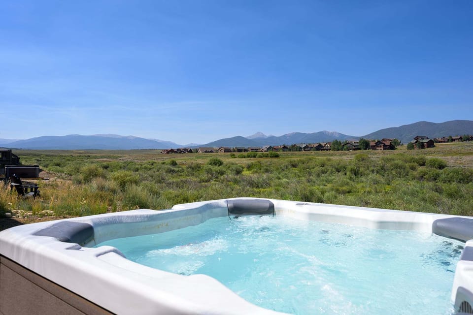 Private hot tub with amazing mountain views