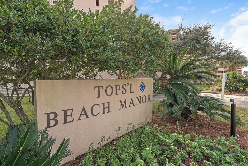 Beach Manor at Tops'l Beach & Racquet Resort welcomes guests to a popular Miramar Beach beachfront community near Destin, Gulf beaches, dining, shopping, and local attractions.