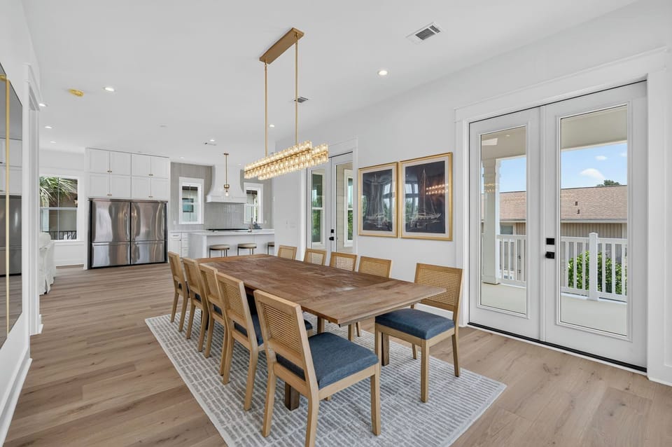 2nd Floor - Dining Area – Large dining table with seating for 10, perfect for multi-family group meals