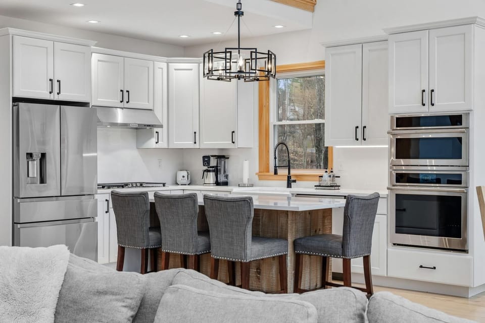 Snow Creek: Luxury New-Build Chalet, Amazing Spot (7655)