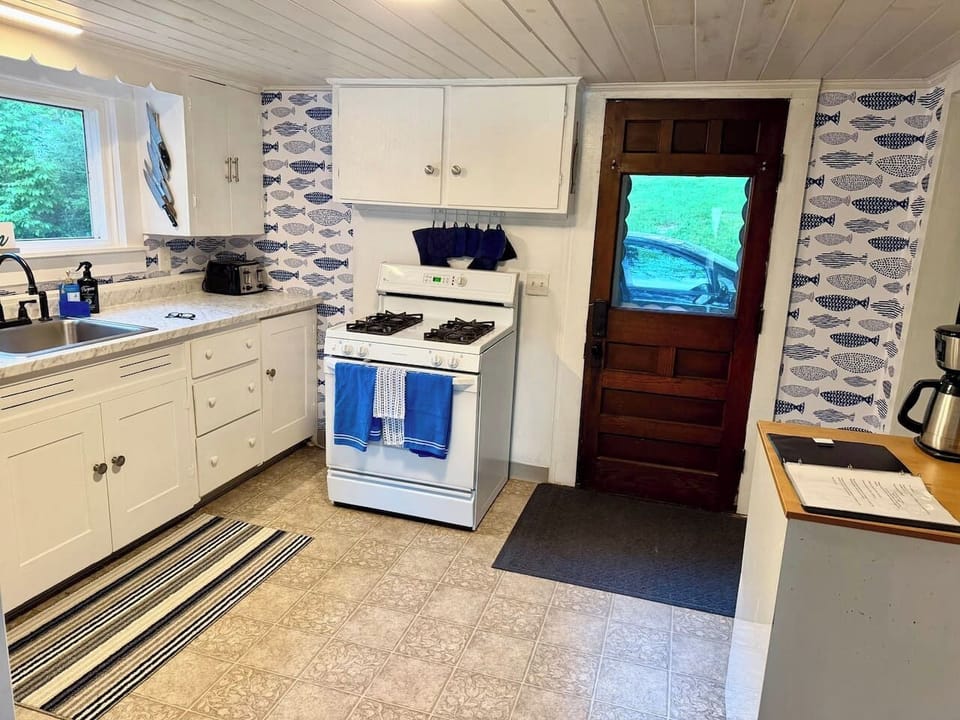 Our kitchen is large enough for many people to be cooking at one time :)