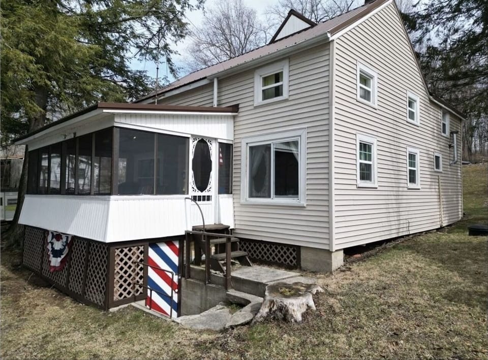 Welcome to our cottage on Lake Demmon with a lovely screened in porch! 