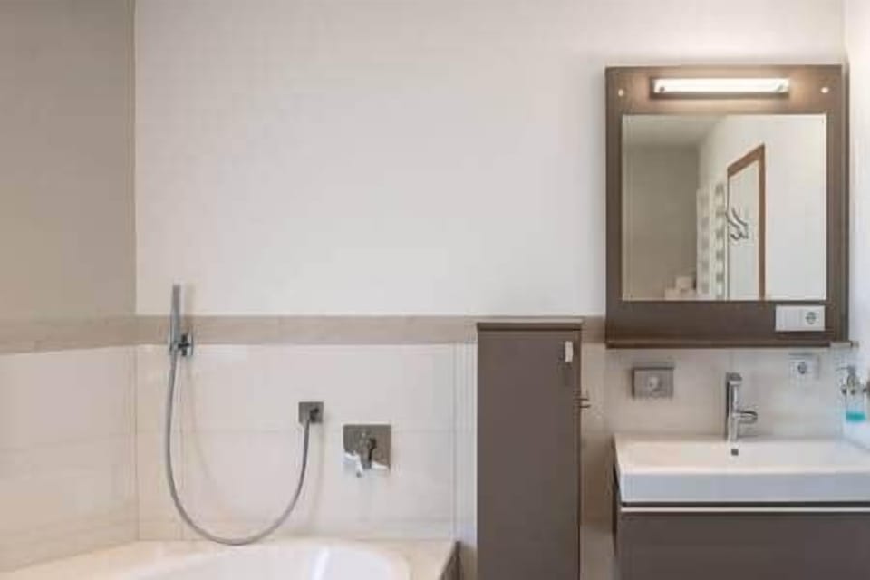 4f27c30c f8c0 4163 bc1d cb660d9f4c62