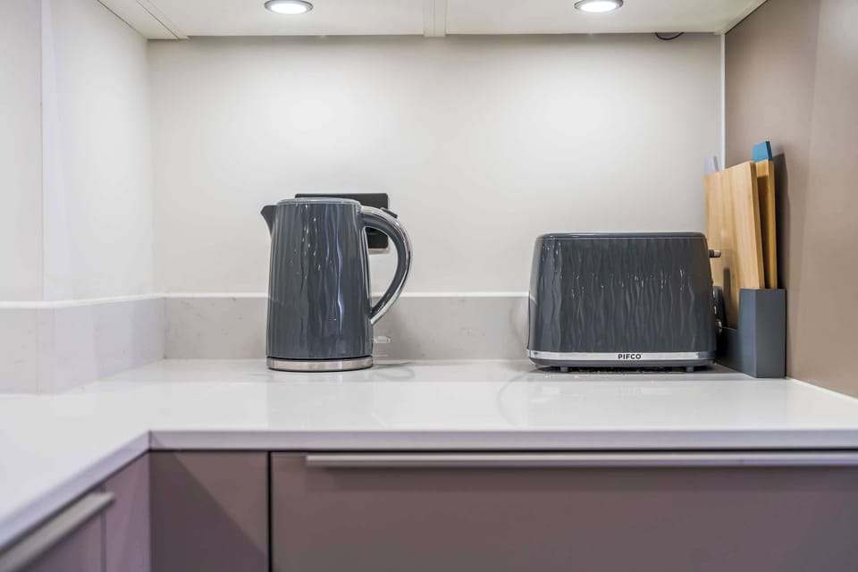 Tea or coffee before heading out? Everyday kitchen essentials are ready for those slower mornings or much needed breaks between plans.